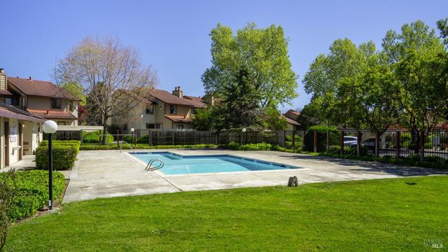 240 Park Place Dr, Petaluma, CA 94954