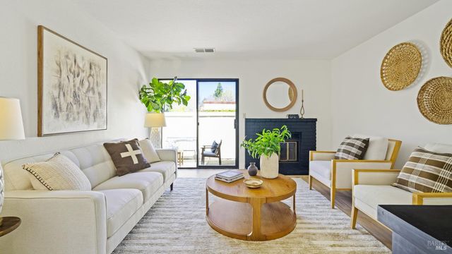 240 Park Place Dr, Petaluma, CA 94954