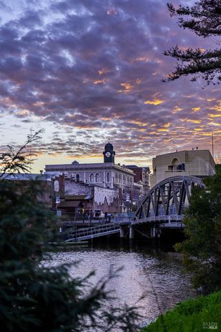 240 Park Place Dr, Petaluma, CA 94954