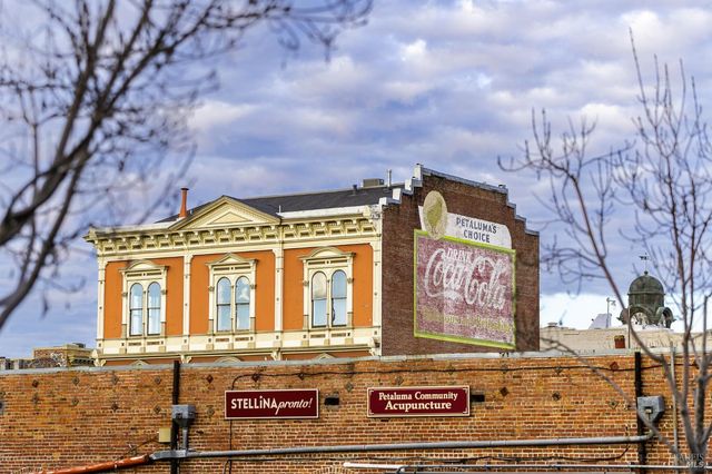 240 Park Place Dr, Petaluma, CA 94954