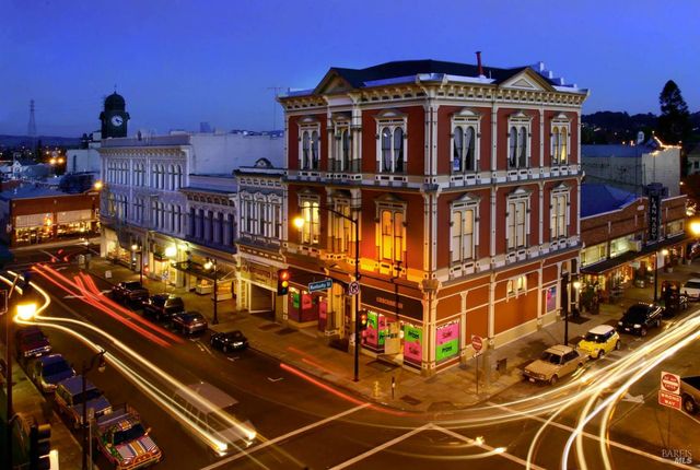 240 Park Place Dr, Petaluma, CA 94954