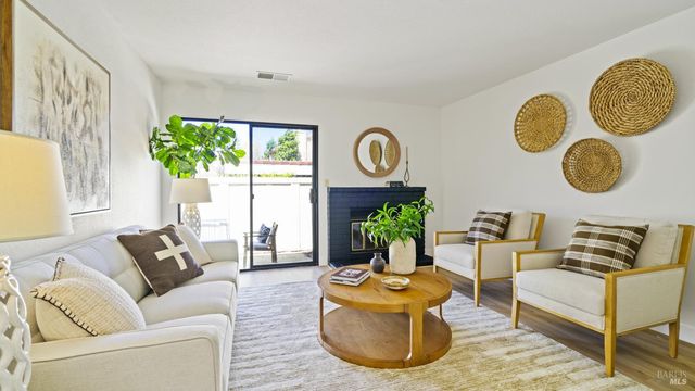 240 Park Place Dr, Petaluma, CA 94954