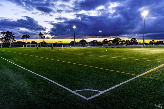 240 Park Place Dr, Petaluma, CA 94954