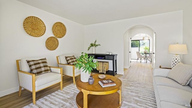 240 Park Place Dr, Petaluma, CA 94954