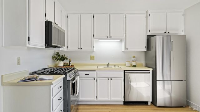 240 Park Place Dr, Petaluma, CA 94954