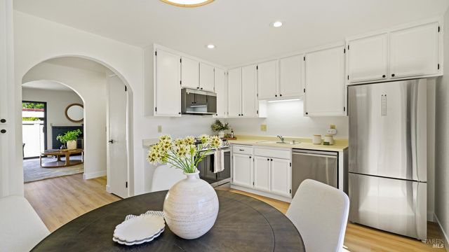 240 Park Place Dr, Petaluma, CA 94954