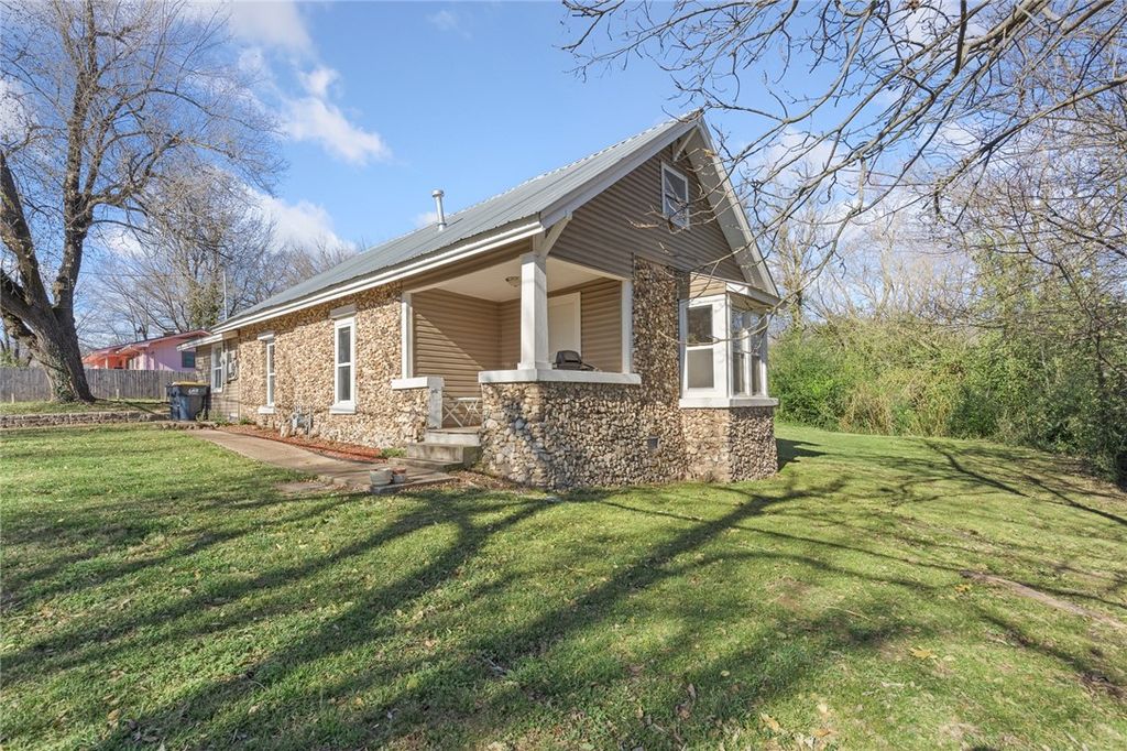 627 S Sherman Avenue, Harrison, AR 72601