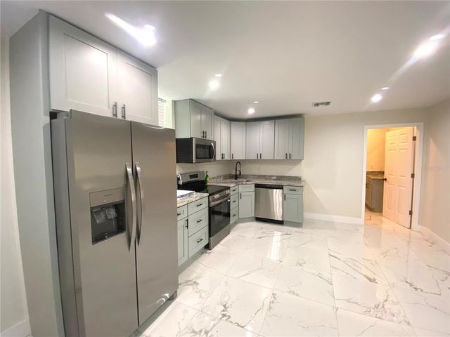 207 AVENUE E SE, Winter Haven, FL 33880