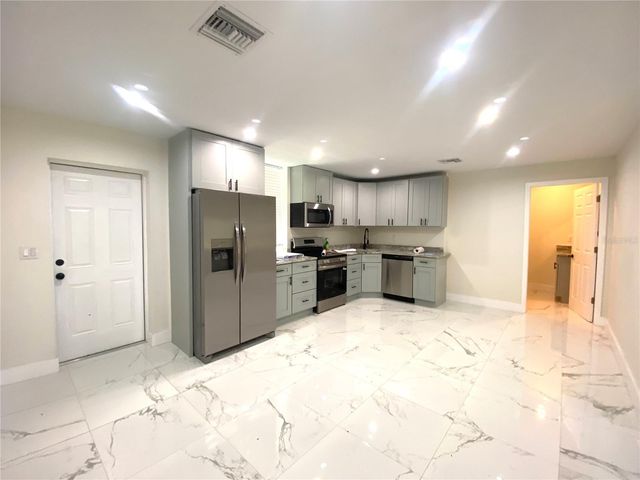 207 AVENUE E SE, Winter Haven, FL 33880