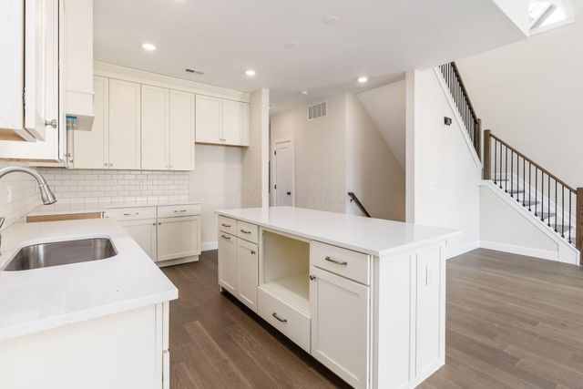 2015 W 5th Avenue, 209, Columbus, OH 43212