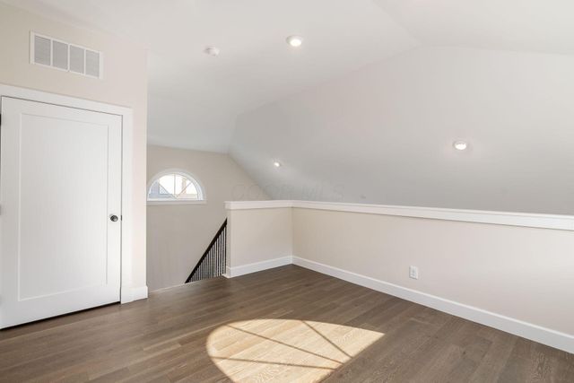 2015 W 5th Avenue, 209, Columbus, OH 43212