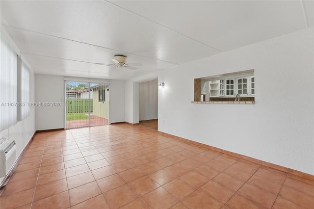 8510 NW 8th St, Pembroke Pines, FL 33024