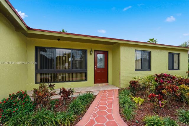 8510 NW 8th St, Pembroke Pines, FL 33024