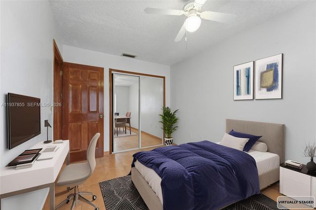 8510 NW 8th St, Pembroke Pines, FL 33024