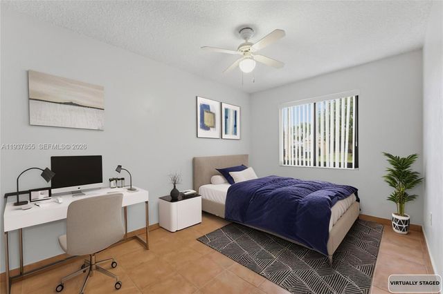 8510 NW 8th St, Pembroke Pines, FL 33024