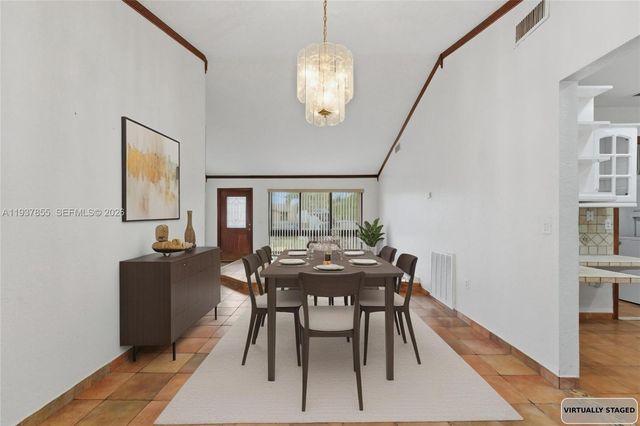 8510 NW 8th St, Pembroke Pines, FL 33024