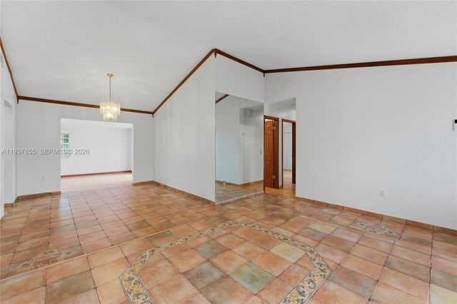 8510 NW 8th St, Pembroke Pines, FL 33024