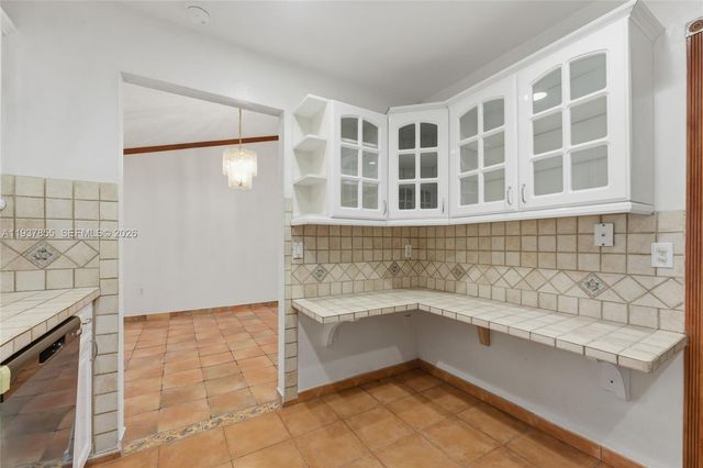 8510 NW 8th St, Pembroke Pines, FL 33024