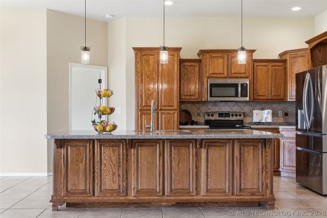 8116 S Elder Avenue, Broken Arrow, OK 74011