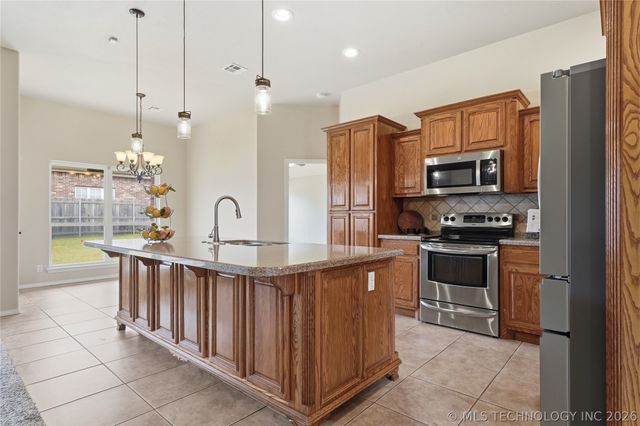 8116 S Elder Avenue, Broken Arrow, OK 74011