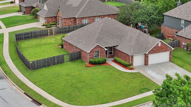 8116 S Elder Avenue, Broken Arrow, OK 74011