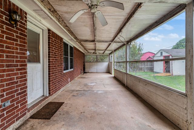 2705 Briarwood Drive, Paris, TX 75460