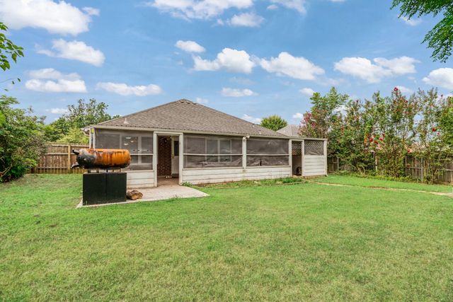 2705 Briarwood Drive, Paris, TX 75460