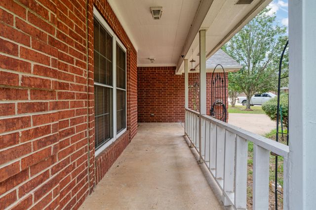 2705 Briarwood Drive, Paris, TX 75460