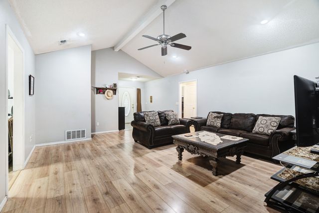 2705 Briarwood Drive, Paris, TX 75460