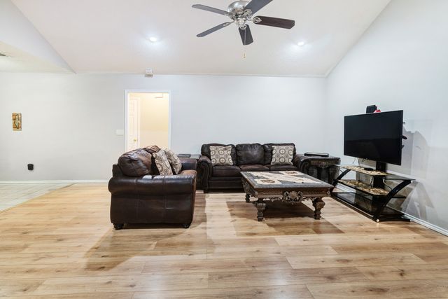 2705 Briarwood Drive, Paris, TX 75460