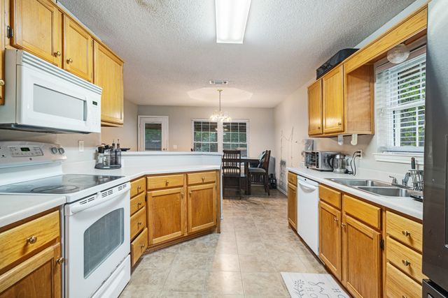 2705 Briarwood Drive, Paris, TX 75460