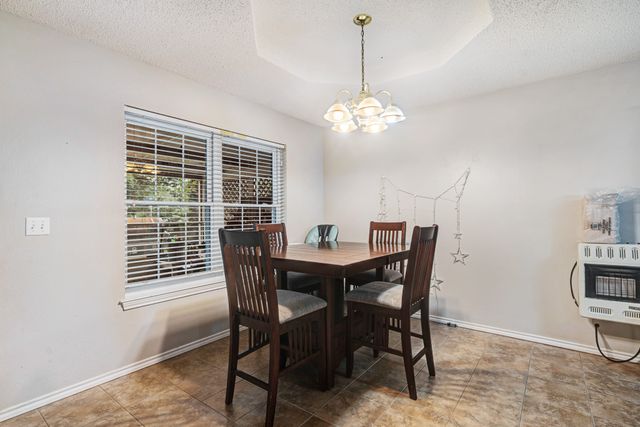 2705 Briarwood Drive, Paris, TX 75460