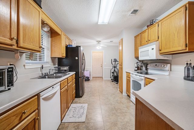 2705 Briarwood Drive, Paris, TX 75460