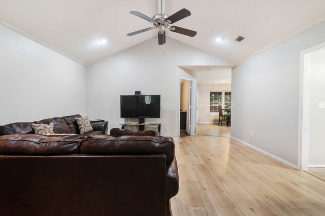 2705 Briarwood Drive, Paris, TX 75460