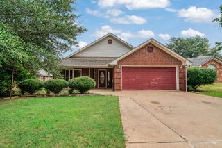 2705 Briarwood Drive, Paris, TX 75460