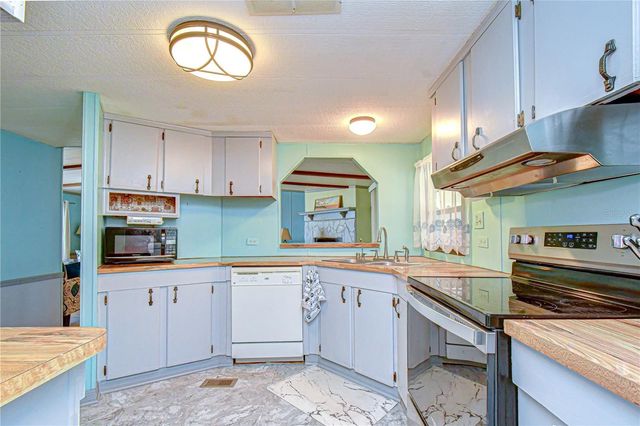 3934 SARAH DRIVE, Wesley Chapel, FL 33543