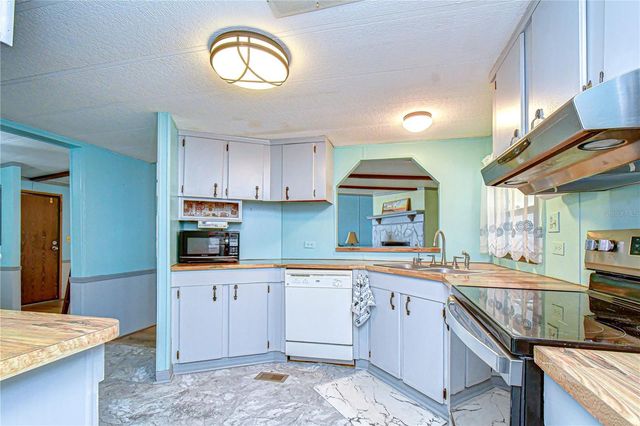 3934 SARAH DRIVE, Wesley Chapel, FL 33543