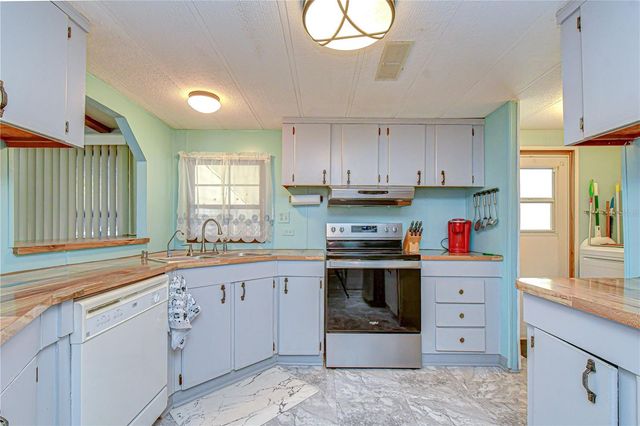 3934 SARAH DRIVE, Wesley Chapel, FL 33543