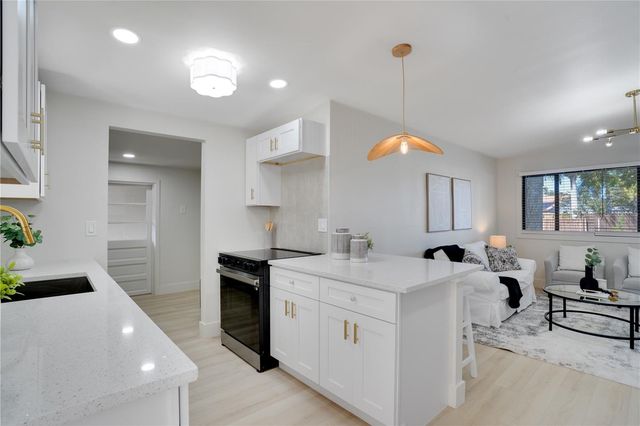 474 DAWSON AVENUE NE, St Petersburg, FL 33703