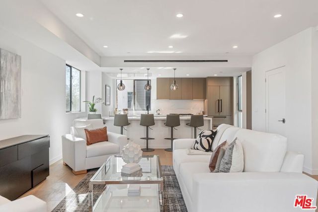 857 N Detroit Street, Los Angeles, CA 90046