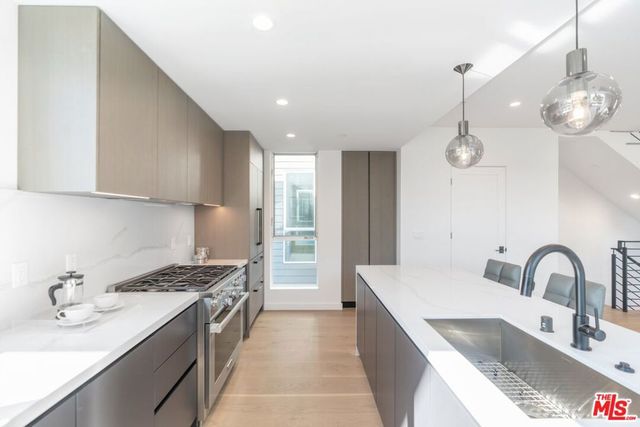 857 N Detroit Street, Los Angeles, CA 90046