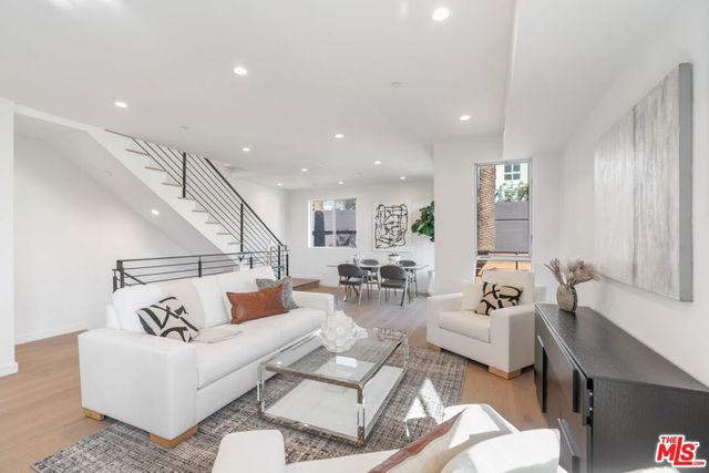 857 N Detroit Street, Los Angeles, CA 90046