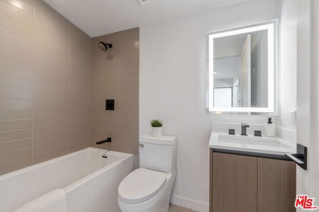 857 N Detroit Street, Los Angeles, CA 90046