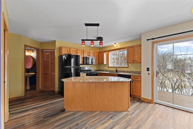 420 Monk Court, Chanhassen, MN 55317