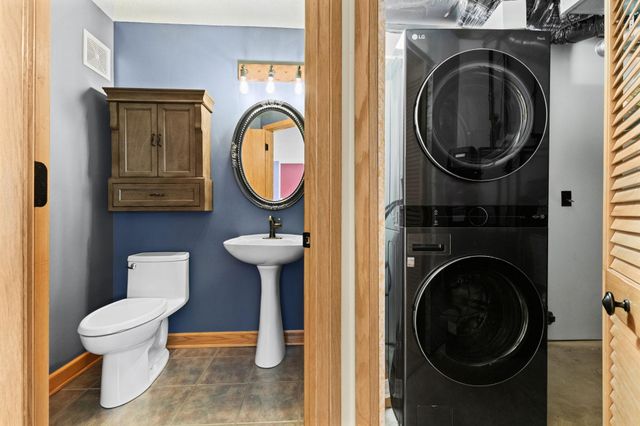 420 Monk Court, Chanhassen, MN 55317