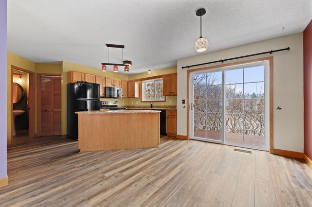 420 Monk Court, Chanhassen, MN 55317