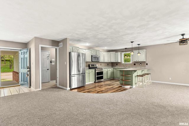 1415 N PARKWAY Drive, Pekin, IL 61554