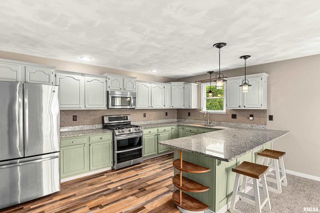 1415 N PARKWAY Drive, Pekin, IL 61554