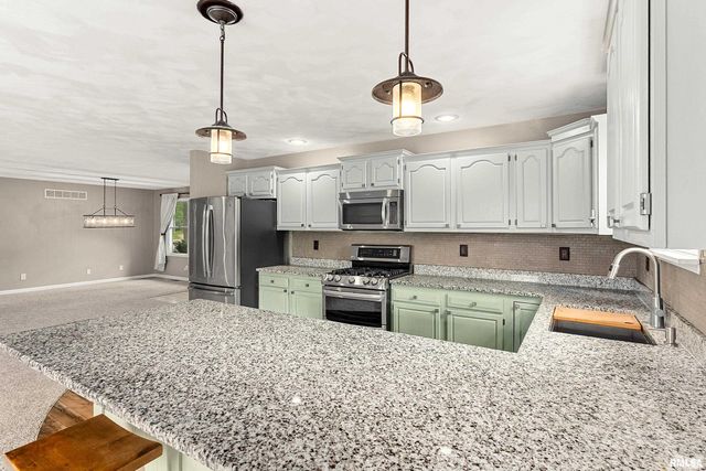 1415 N PARKWAY Drive, Pekin, IL 61554