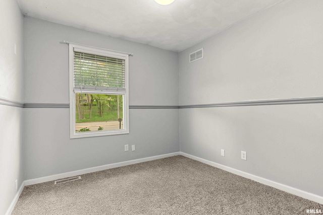1415 N PARKWAY Drive, Pekin, IL 61554